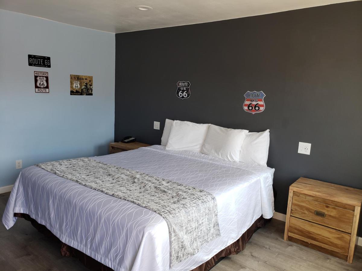 Deluxe Inn Селигман Екстериор снимка