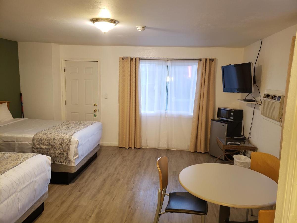 Deluxe Inn Селигман Екстериор снимка