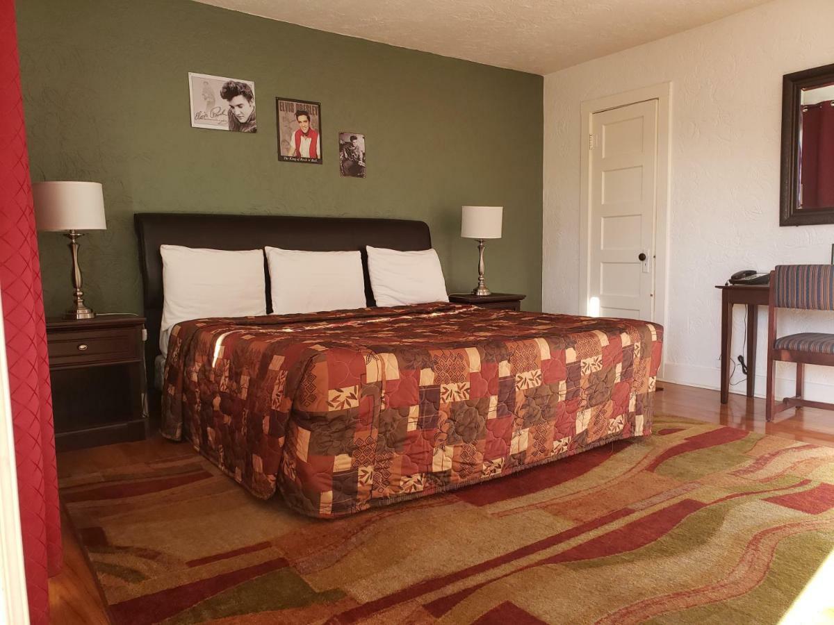 Deluxe Inn Селигман Екстериор снимка