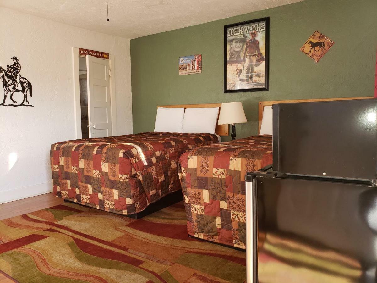 Deluxe Inn Селигман Екстериор снимка