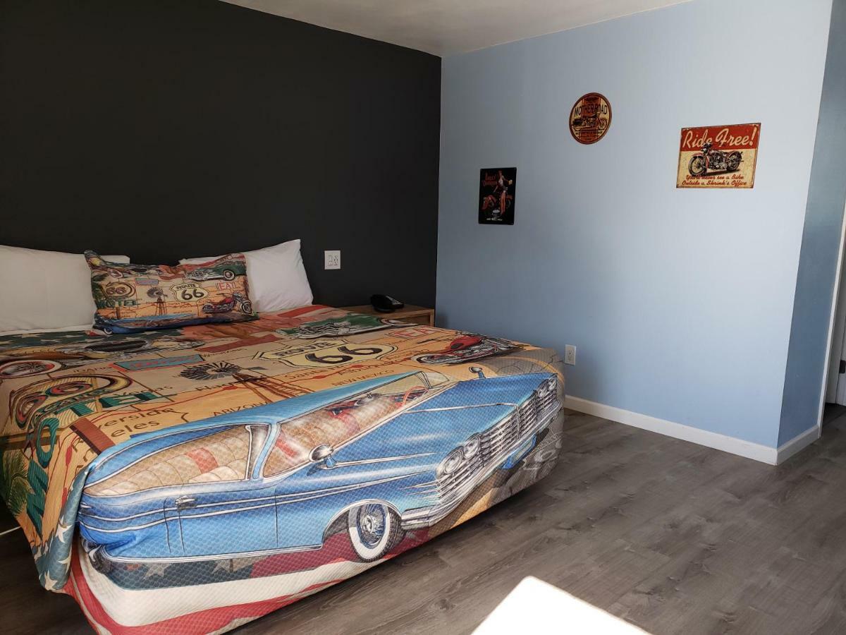 Deluxe Inn Селигман Екстериор снимка
