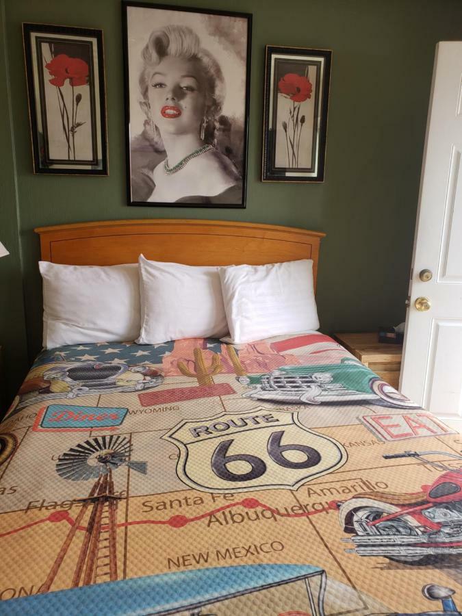 Deluxe Inn Селигман Екстериор снимка
