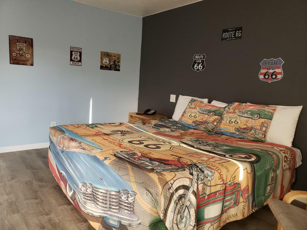 Deluxe Inn Селигман Екстериор снимка